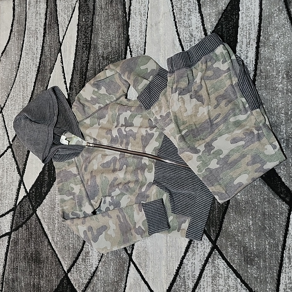 BKE YOUTH LARGE CAMO FLEECE FULL-ZIP HOODIE SWEATSHIRT & JOGGER SET